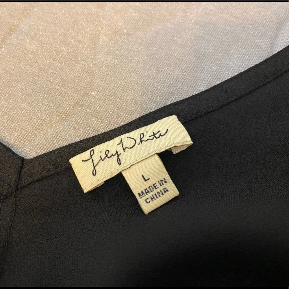 FREE🛍 w Purchase || Nordstrom || Double-V Top w Strappy Bust Detail || Size L - Picture 4 of 5